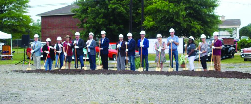 Groundbreaking, Chrysler Tower gets
