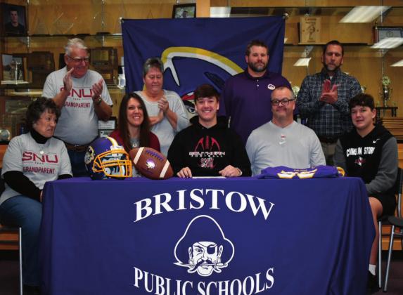 Two Pirates sign to play ball