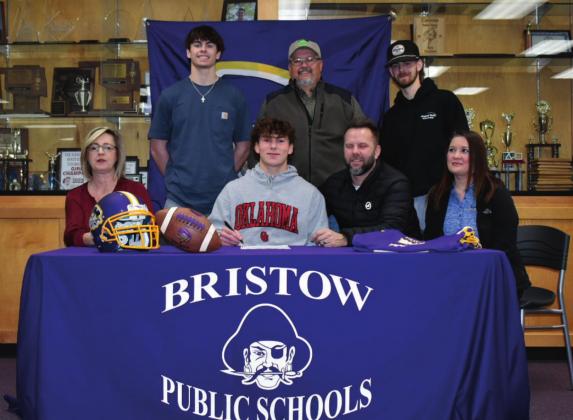 Two Pirates sign to play ball