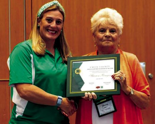 Missy Quintero, President of the State 4H volunteer group, presents Sharon Reagan with the Lifetime Achievement Award. courtesy photo
