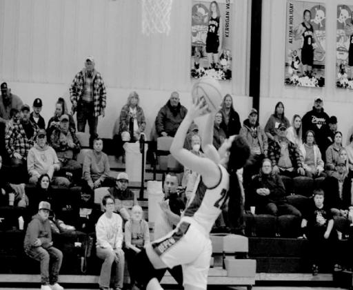 Lady Pirates take Paden Tournament, 50 - 40