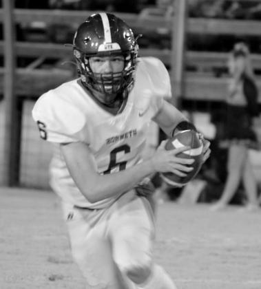 Jess Smith takes the ball downfield.