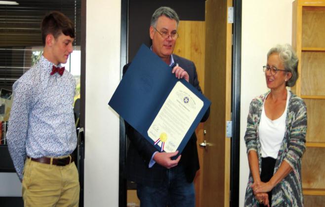 Senator James Leewright presents a citation for “Making an Impact” to Sutton Titsworth, high school leadership class and Kris Wyatt. Angie Gentry photo