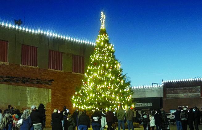 Several members of the community gathered at Eighth and Main on Thanksgiving evening to view the lighting of the community Christmas Tree. The Balsom Fir tree is 30’11” tall and speaks Merry Christmas to all who travel down Main. Angie Gentry photo