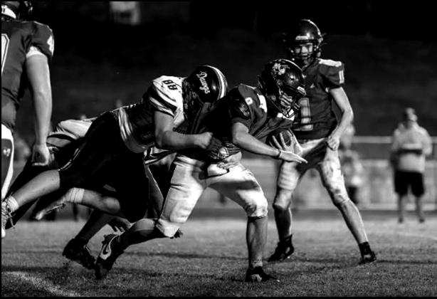 The Dawgs make the tackle.