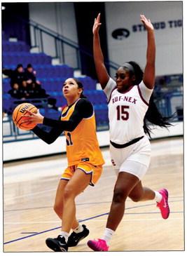 Lady Pirates vs Crooked