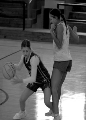 Morgan Steele dripples the ball.
