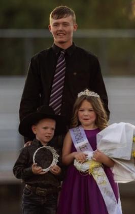 Crown bearer and flower girl Remington Barnett and Blythe Cooper, with Golf Representative Cason Mattox.