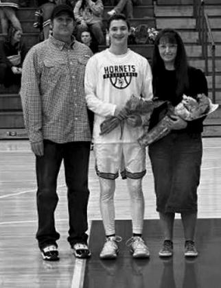 Kaidian Kinney with his parents Josh and Mandy Kinney. courtesy photo