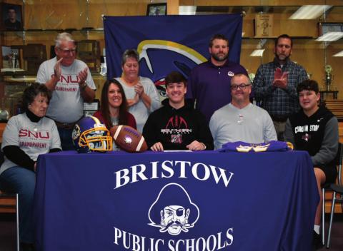 Two Pirates sign to play ball
