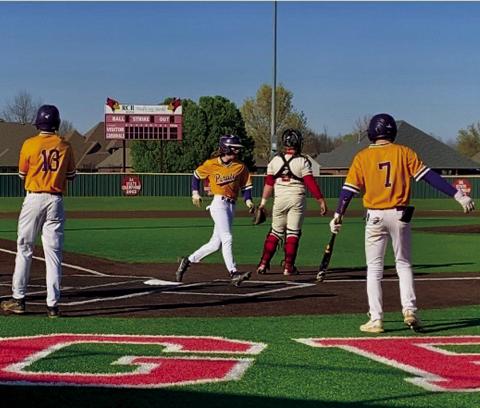 Justin Gill and Ryan Moody both score.